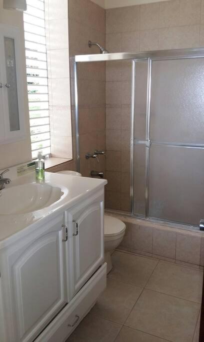 Ocho Rios 2 Bedroom Apartment/Flat Kültér fotó